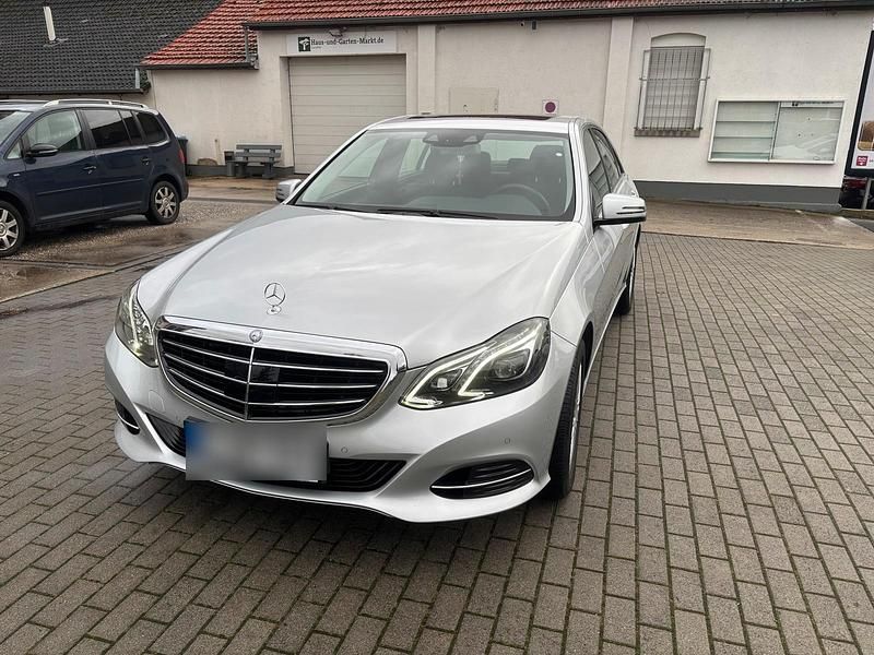 Silber Gebraucht 2013 Mercedes E350 Limousine | 21.990 € (Fairer Preis) - Bild 1/4