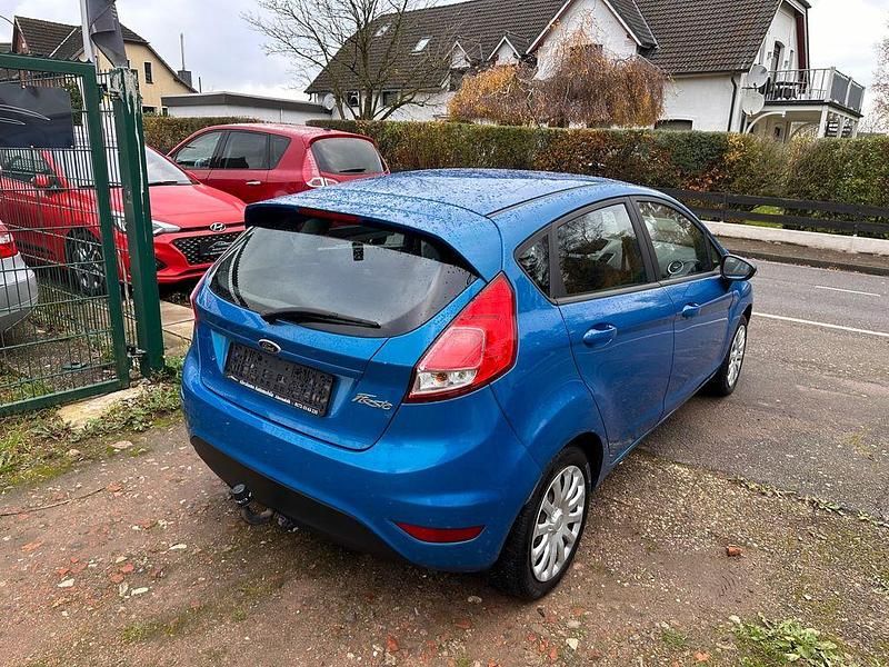 Gebraucht Ford Fiesta Trend 60 PS (44 kW) 2013 Blau Limousine