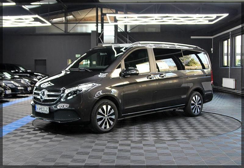 Gebraucht Mercedes V300 Avantgarde Edition 237 PS (174 kW) 2022 Grau Van / Kleinbus