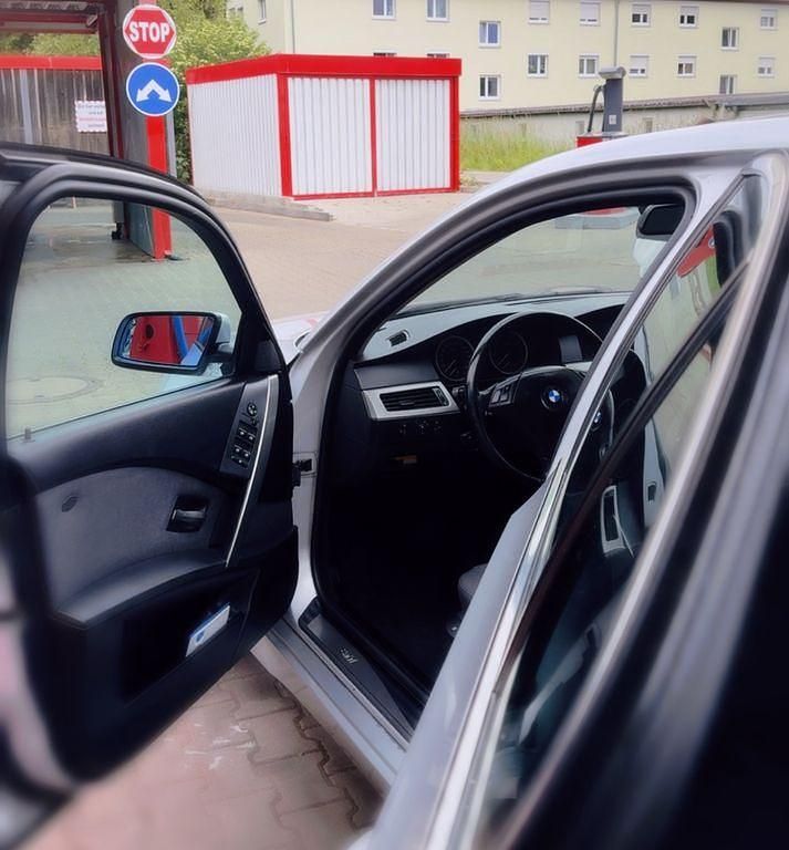 Grau Gebraucht 2004 BMW 520 Limousine | 6.000 € (Fairer Preis) - Bild 1/4