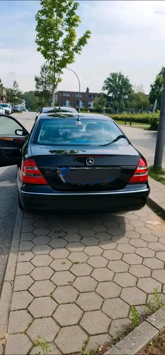 Gebraucht Mercedes E200 163 PS (119 kW) 2003 Schwarz Limousine