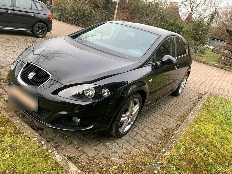 Usado Seat Leon 125 CV (91 kW) 2012 Negro Coupe
