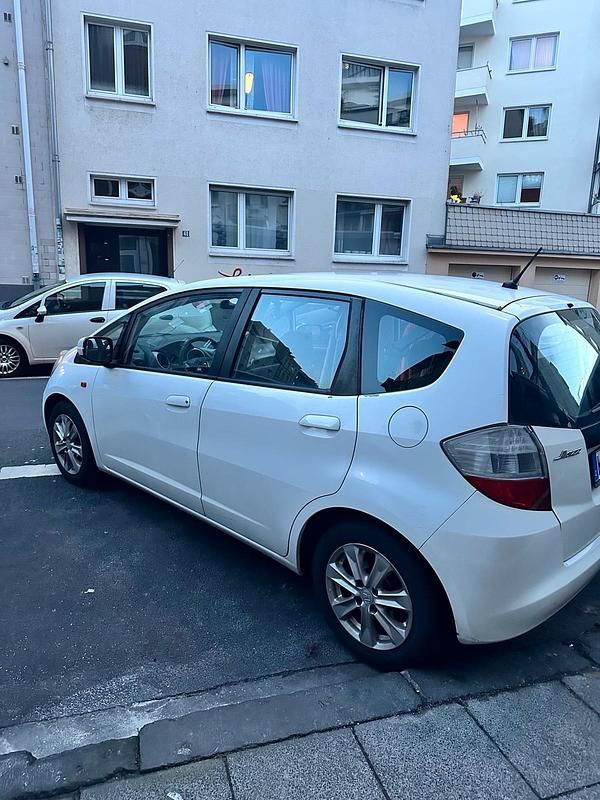 Weiß Gebraucht 2010 Honda Jazz Kleinwagen | 3.900 € (Fairer Preis) - Bild 1/4
