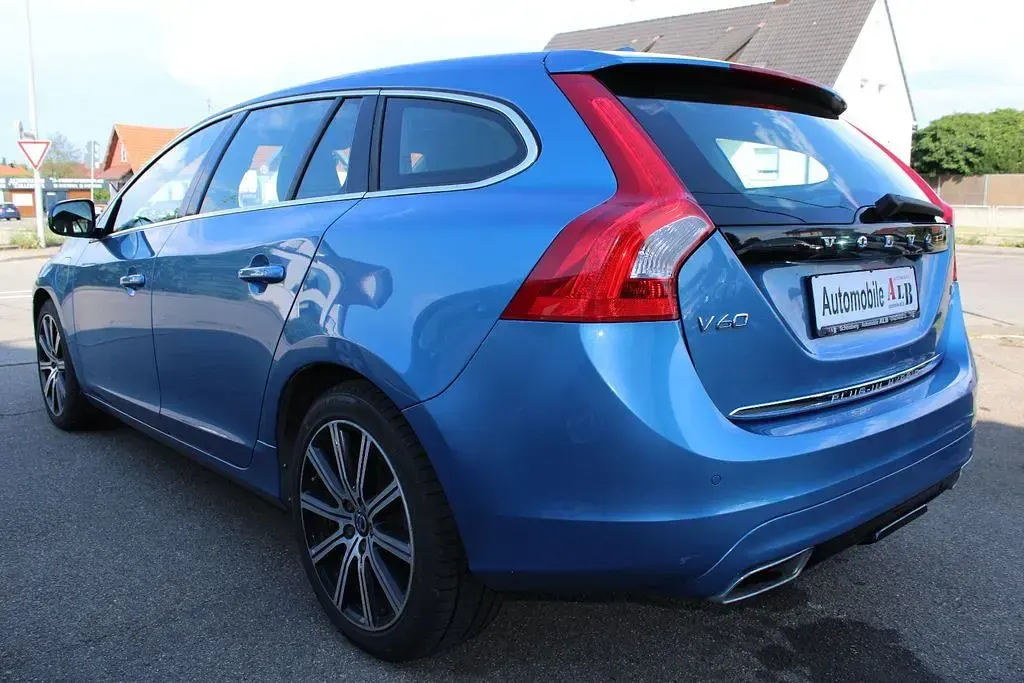 Gebraucht Volvo V60 Summum 215 PS (158 kW) 2015 Blau Kombi