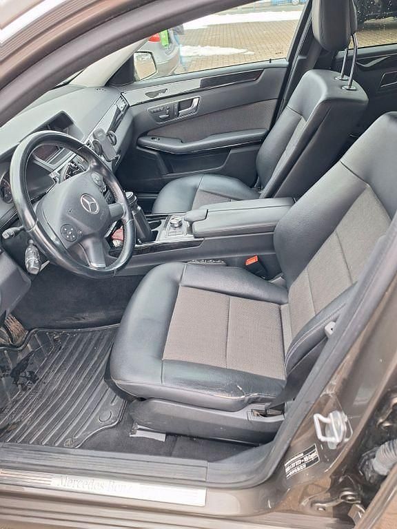 Gebraucht Mercedes E350 Avantgarde 306 PS (225 kW) 2011 Grau Limousine