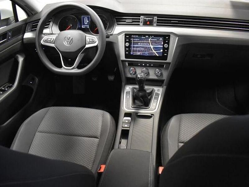 Gebraucht VW Passat Conceptline 150 PS (110 kW) 2021 Weiß Kombi