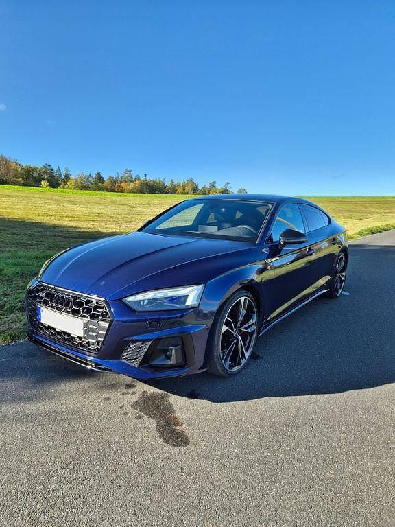 Blau Gebraucht 2022 Audi A5 Sportback S-Line Kleinwagen | 43.350 € (Teuer) - Bild 1/4