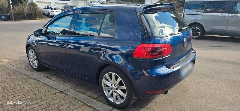 Gebraucht VW Golf VI 105 PS (77 kW) 2011 Blau Kleinwagen