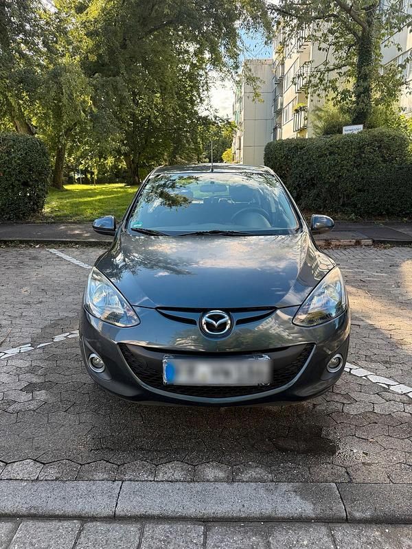 Grau Gebraucht 2011 Mazda 2 Kleinwagen | 5.000 € (Fairer Preis) - Bild 1/4