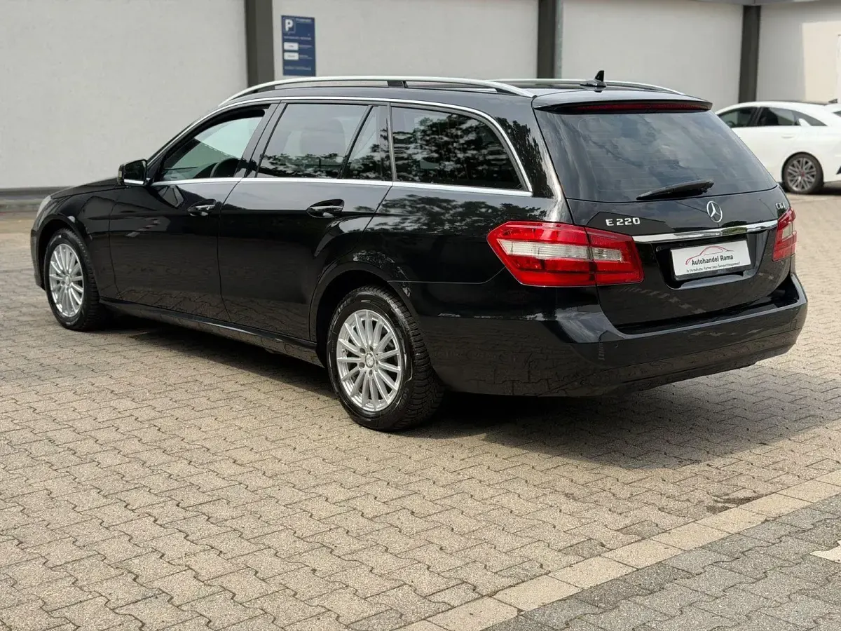 Gebraucht Mercedes E220 170 PS (125 kW) 2012 Schwarz Kombi
