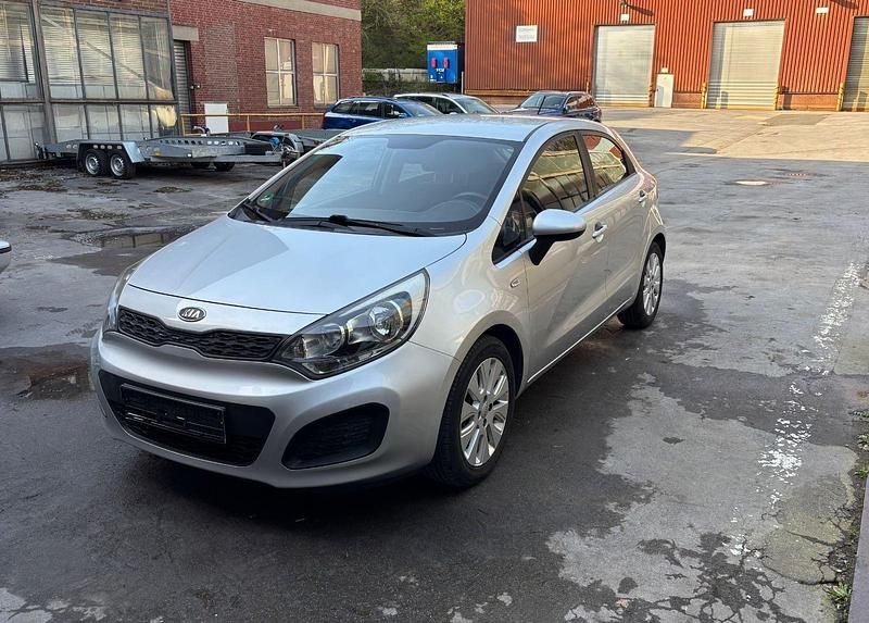 Gebraucht Kia Rio 86 PS (63 kW) 2012 Silber Kleinwagen