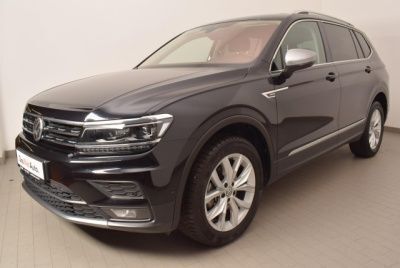 Schwarz metallic Gebraucht 2018 VW Tiguan Allspace Highline SUV | 37.877 € (Teuer) - Bild 1/4