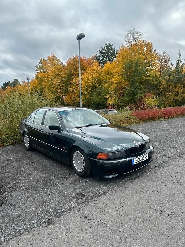 Grün Gebraucht 1996 BMW 523 Limousine | 2.200 € (Superpreis) - Bild 1/4