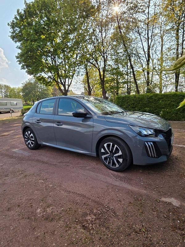 Gebraucht Peugeot 208 Active 75 PS (55 kW) 2024 Grau Kleinwagen