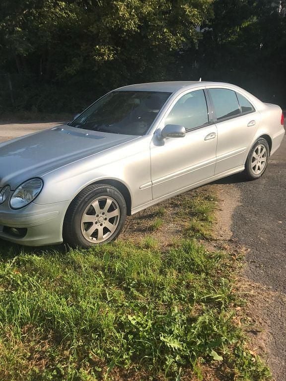 Silber Gebraucht 2008 Mercedes E230 Elegance Limousine | 8.299 € (Superpreis) - Bild 1/3