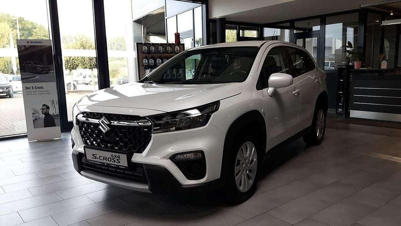 Cool white pearl Neu 2025 Suzuki SX4 S-Cross SUV | 22.990 € (Guter Preis) - Bild 1/4