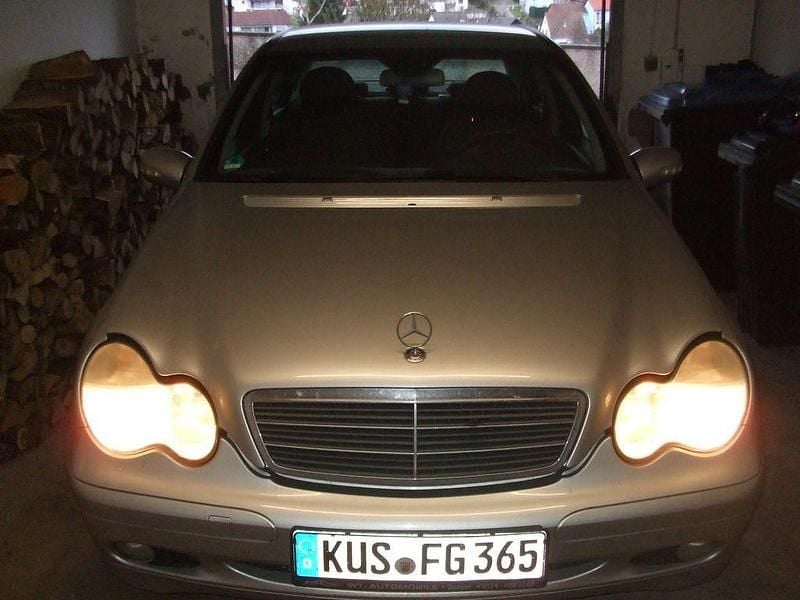 Silber Gebraucht 2003 Mercedes 200 Limousine | 3.800 € (Fairer Preis) - Bild 1/4