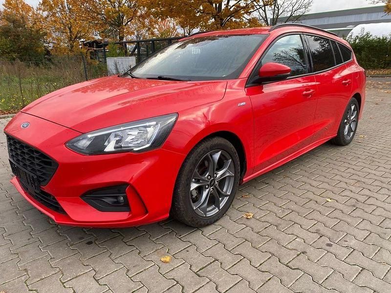 Rot Gebraucht 2020 Ford Focus ST-Line Limousine | 10.999 € (Superpreis) - Bild 1/4