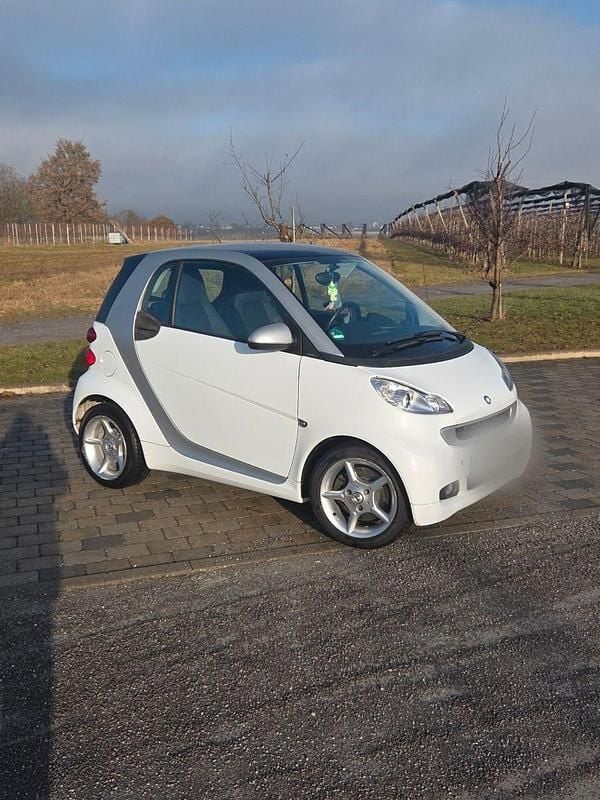 Weiß Gebraucht 2011 Smart ForTwo Coupé Passion Coupé | 5.900 € (Fairer Preis) - Bild 1/4