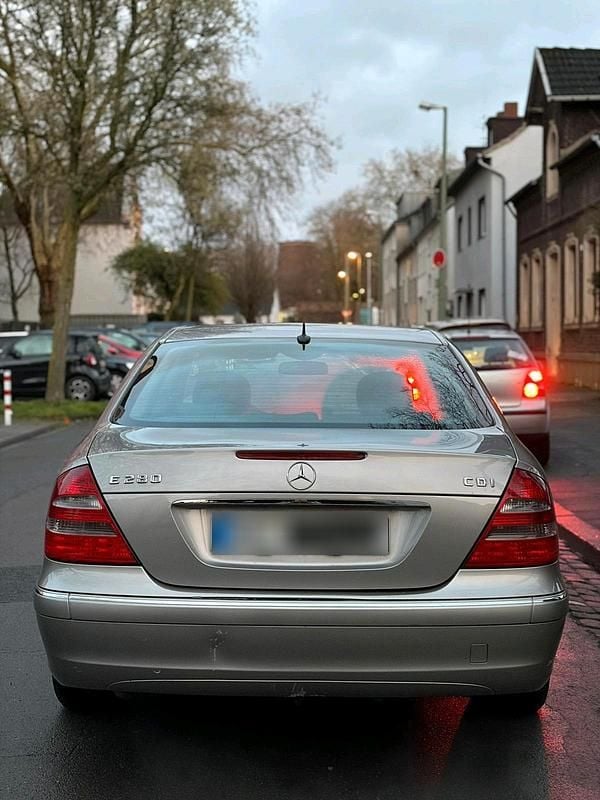 Gebraucht Mercedes E280 190 PS (139 kW) 2005 Grau Limousine