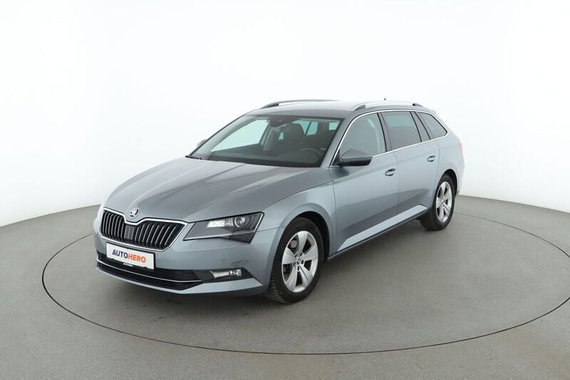 Grau Gebraucht 2019 Skoda Superb Style Kombi | 20.780 € (Guter Preis) - Bild 1/4