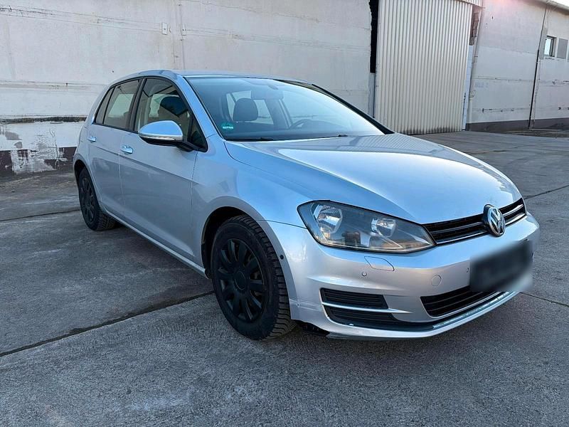 Gebraucht VW Golf VII 86 PS (63 kW) 2013 Weiß Limousine