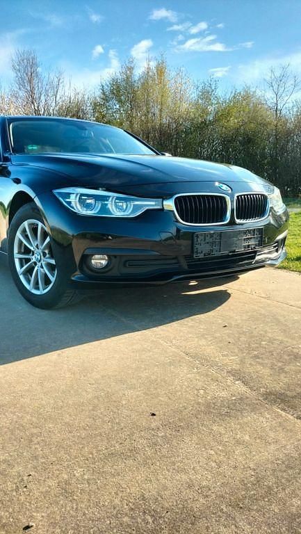 Gebraucht BMW 318 Advantage 150 PS (110 kW) 2017 Schwarz Limousine