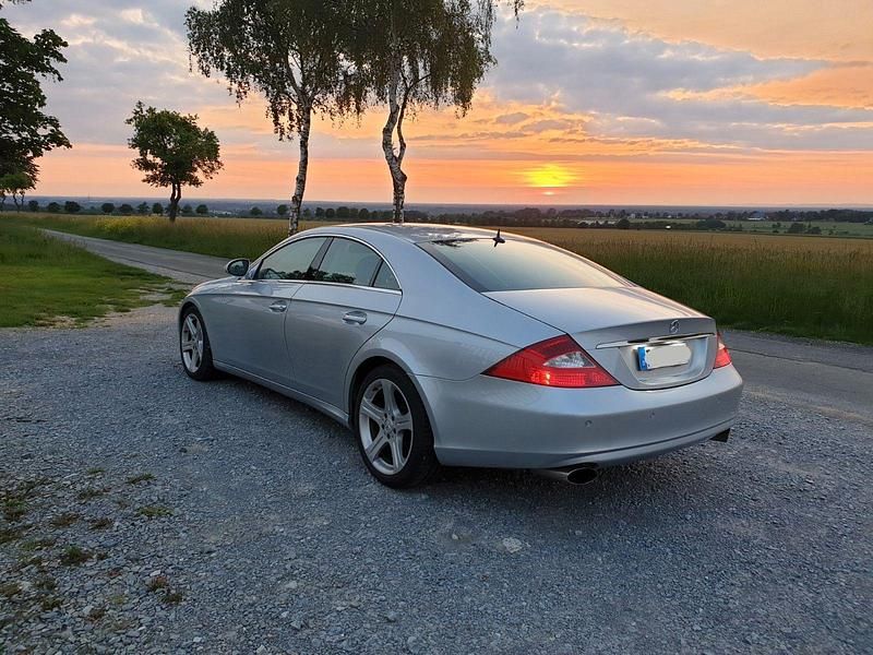 Silber Gebraucht 2005 Mercedes CLS350 Coupé | 6.300 € (Superpreis) - Bild 1/4
