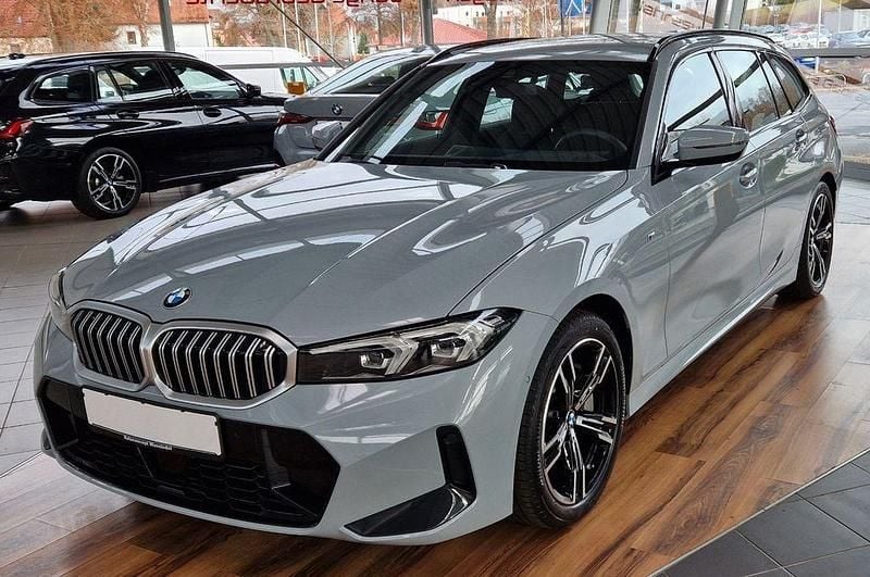 Grau Gebraucht 2024 BMW 330 M Sport Limousine | 40.998 € (Superpreis) - Bild 1/4