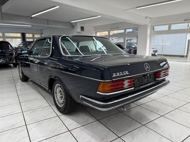 Gebraucht Mercedes 230 131 PS (96 kW) 1982 Blau Coupé