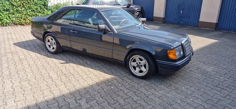 Blau Gebraucht 1988 Mercedes E300 AMG Coupé | 14.500 € - Bild 1/4
