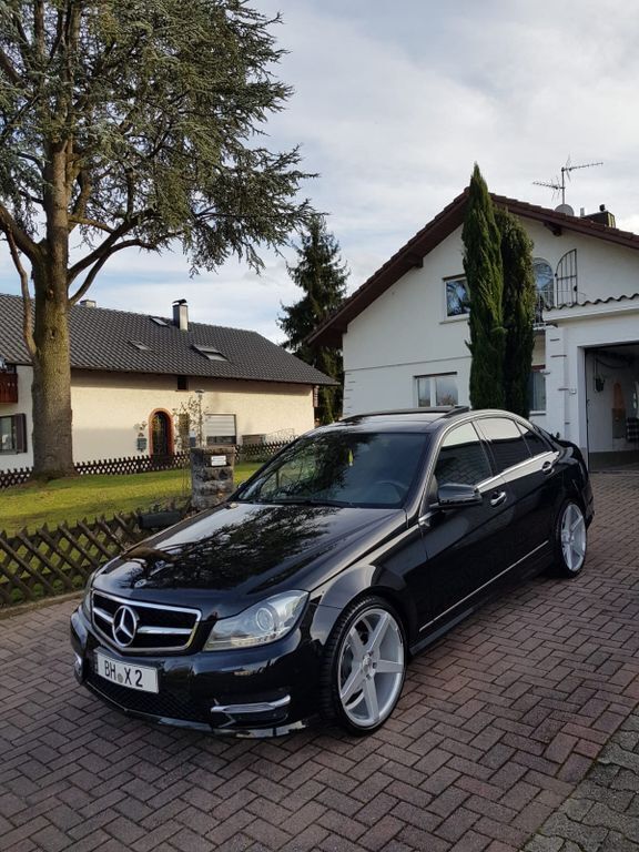 Schwarz Gebraucht 2013 Mercedes C250 AMG Limousine | 16.500 € (Fairer Preis) - Bild 1/4