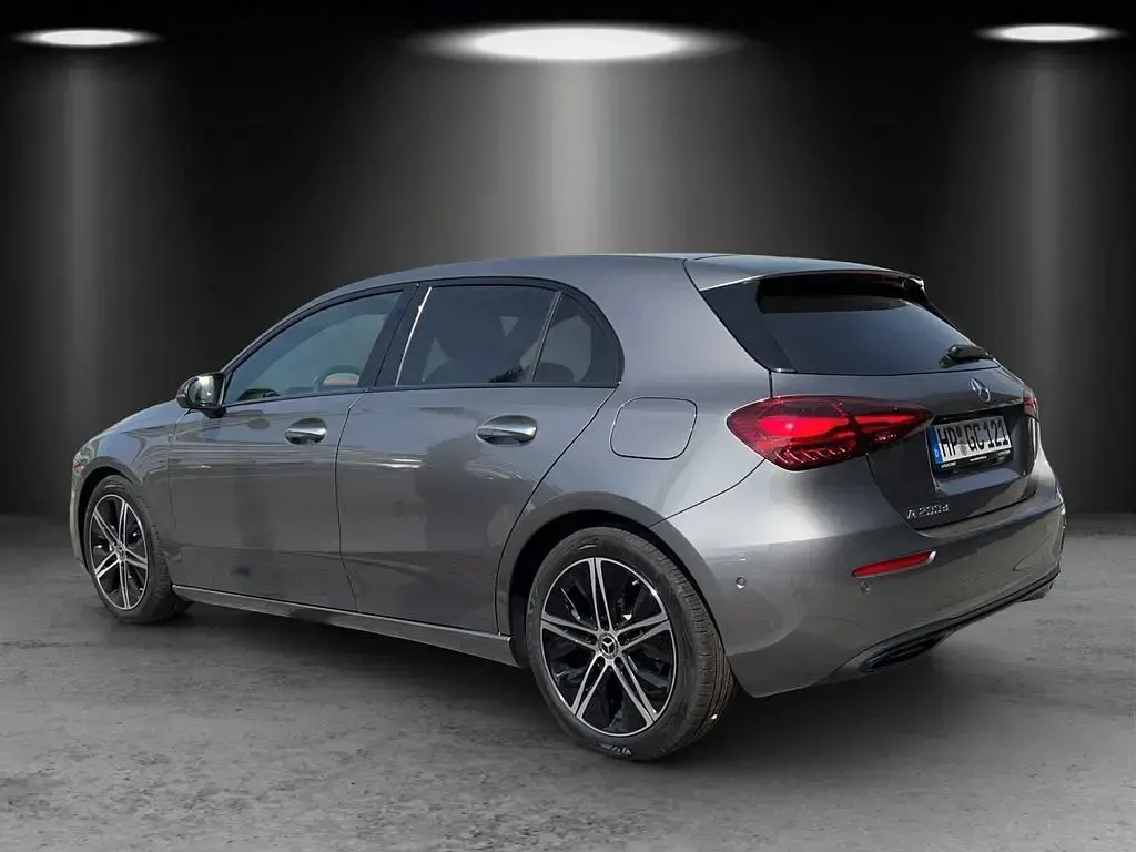 Gebraucht Mercedes A200 Progressive 150 PS (110 kW) 2024 Mountaingrau Kleinwagen