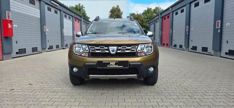 Gebraucht Dacia Duster Lauréate 114 PS (83 kW) 2016 Grün SUV