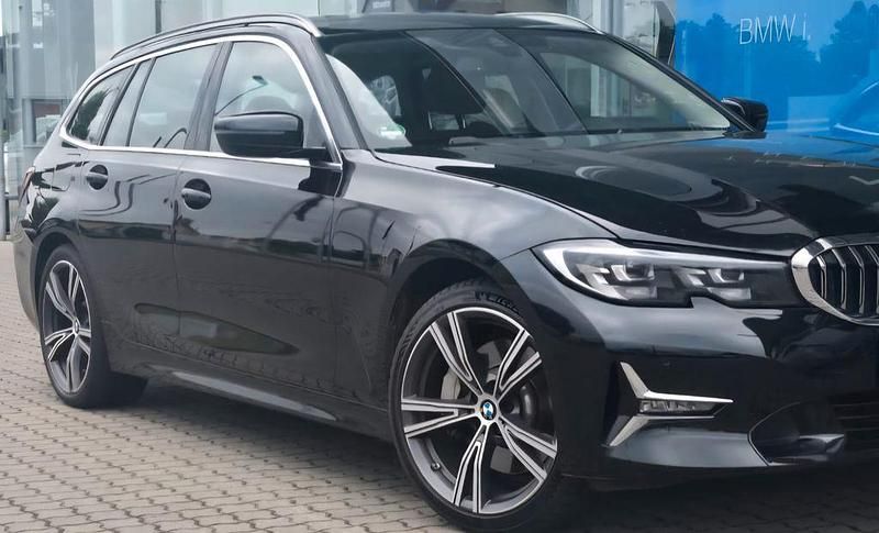 Schwarz Gebraucht 2022 BMW 330 Luxury Line Kombi | 32.990 € (Fairer Preis) - Bild 1/4