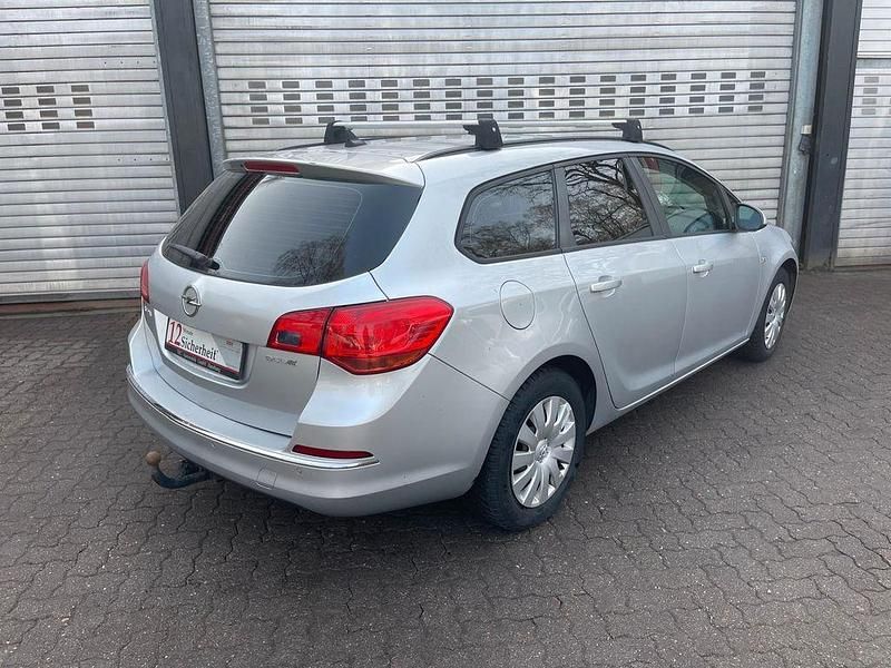 Gebraucht Opel Astra Edition 110 PS (80 kW) 2013 Silber Kombi
