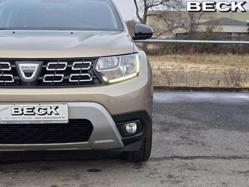 Gebraucht Dacia Duster Celebration 114 PS (83 kW) 2020 Dünenbeige metallic SUV