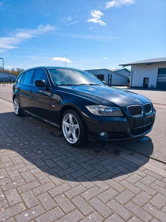 Second-hand BMW 330 245 CP (180 kW) 2011 Negru Break