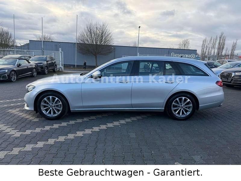 Gebraucht Mercedes E220 Avantgarde 194 PS (142 kW) 2017 Iridiumsilber Kombi