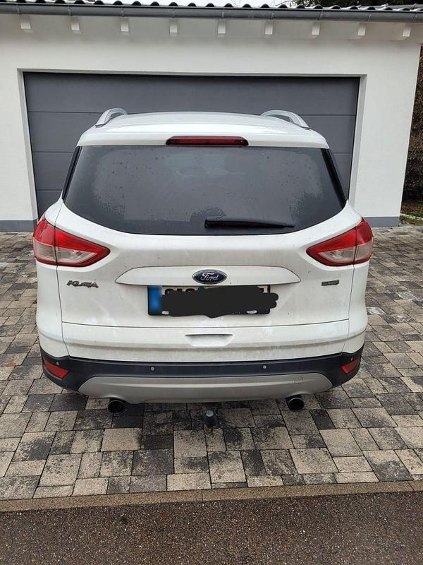 Gebraucht Ford Kuga Trend 150 PS (110 kW) 2015 Weiß SUV