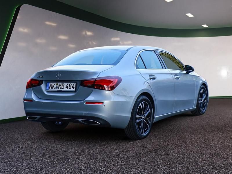 Gebraucht Mercedes A200 Advanced 163 PS (119 kW) 2026 Silber / hightechsilber Limousine