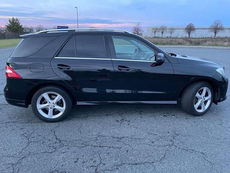 Schwarz Gebraucht 2014 Mercedes ML350 SUV | 19.999 € (Fairer Preis) - Bild 1/4