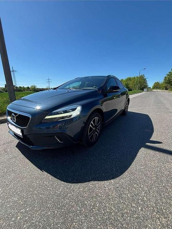 Blau Gebraucht 2016 Volvo V40 CC Momentum Kombi | 12.500 € (Fairer Preis) - Bild 1/4