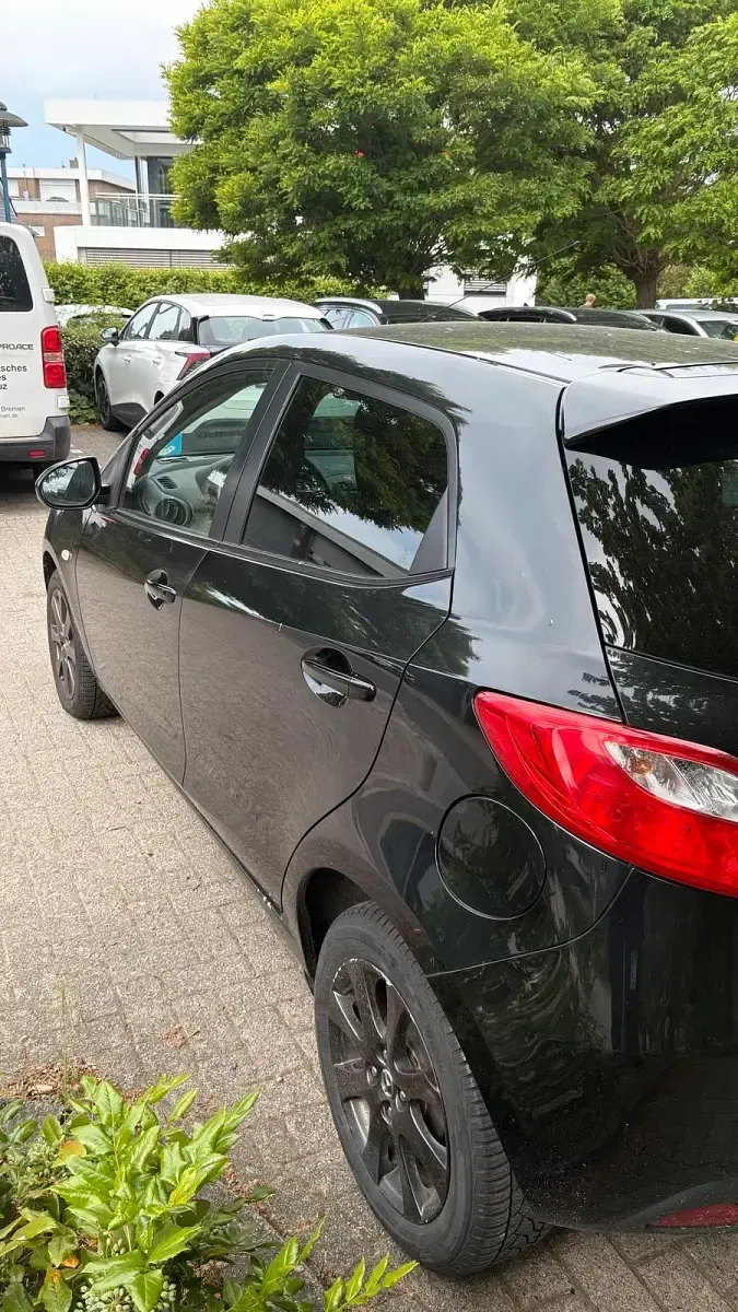 Gebraucht Mazda 2 75 PS (55 kW) 2014 Schwarz Limousine