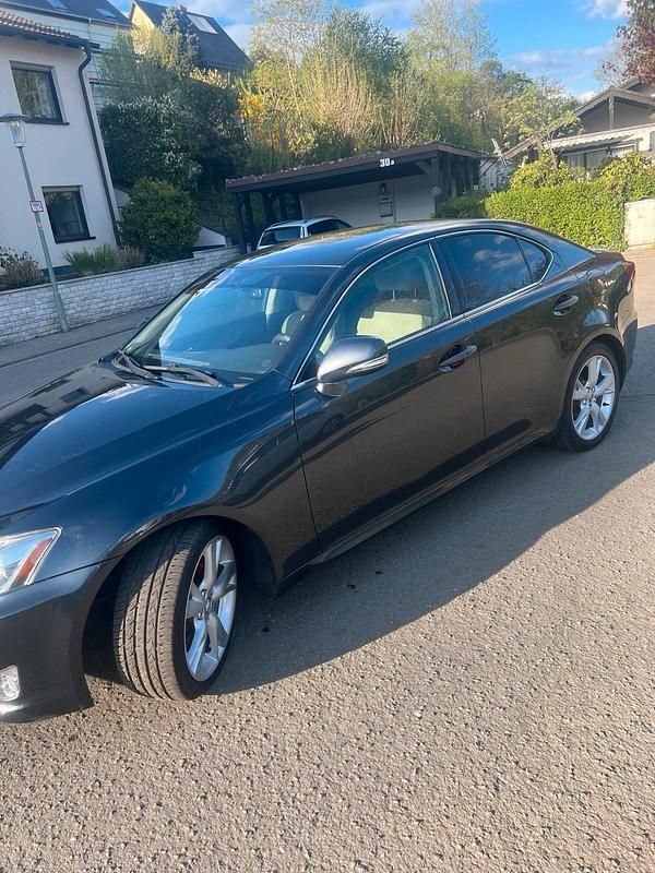 Gebraucht Lexus IS220d 177 PS (130 kW) 2010 Grau Limousine