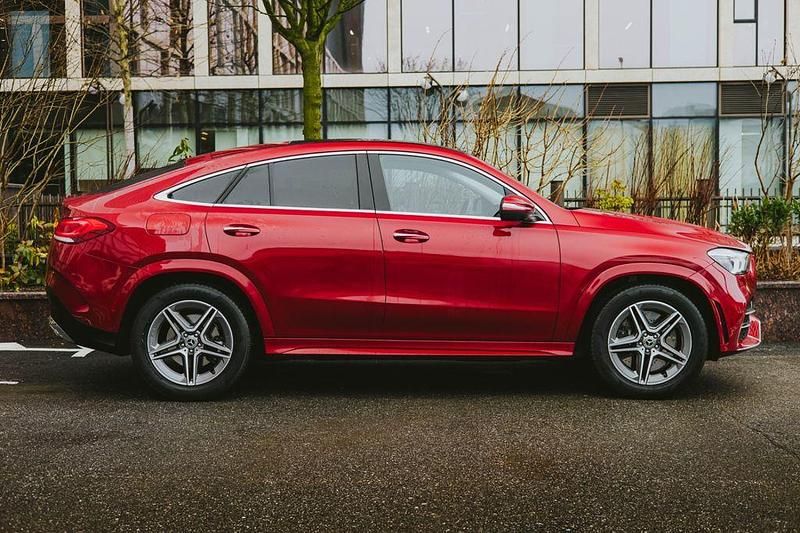 Gebraucht Mercedes GLE400 330 PS (242 kW) 2021 Rot Coupé