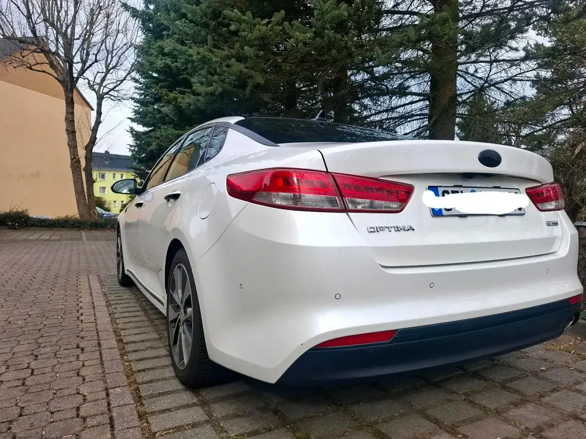 Gebraucht Kia Optima 141 PS (103 kW) 2016 Weiß Limousine