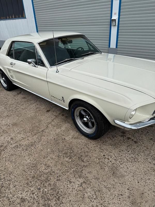 Weiß Gebraucht 1967 Ford Mustang Coupé | 32.222 € - Bild 1/4