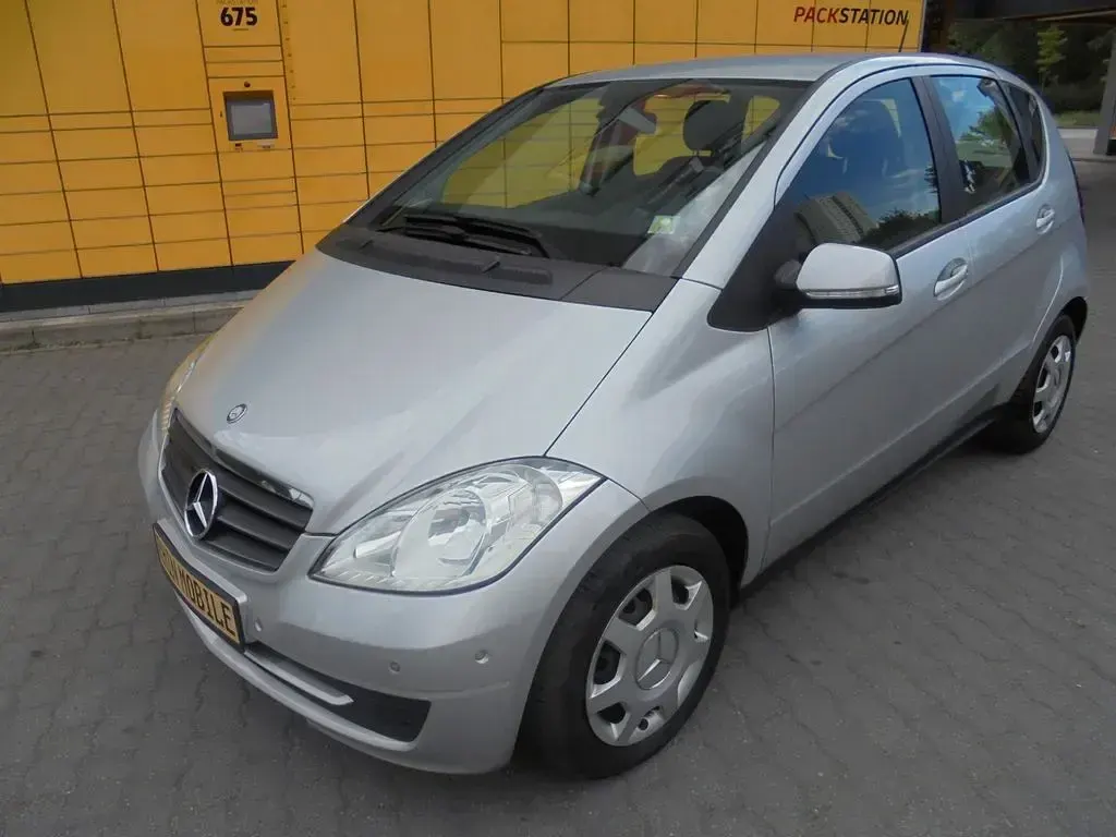 Gebraucht Mercedes A180 Elegance 116 PS (85 kW) 2010 Silber Limousine