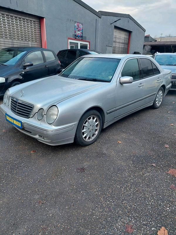 Gebraucht Mercedes 240 160 PS (117 kW) 2002 Silber Limousine
